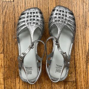 Adorable Kids melissa sparkling silver. Great for summer.